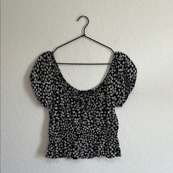 Abercrombie & Fitch Tops - Abercrombie & Fitch Black & White Floral Smocked Blouse
